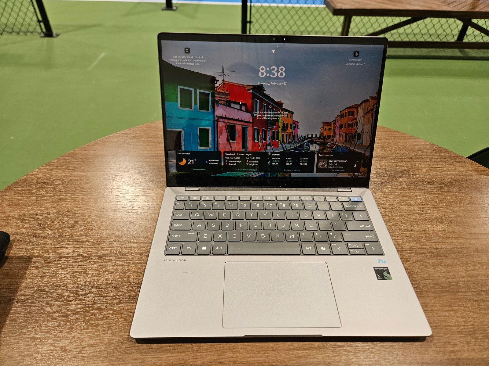 HP OmniBook X 14 silver laptop (Snapdragon)